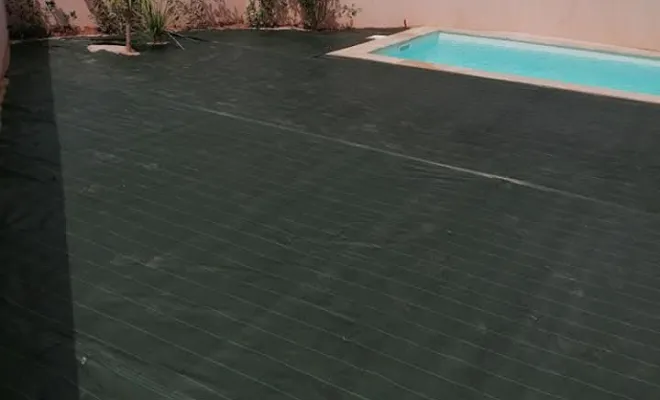 🌿 Pose de gazon synthétique autour de piscine à Hyères – GBS Paysages transforme votre extérieur en havre de détente ! ☀️💦, Hyères, GBS Paysage