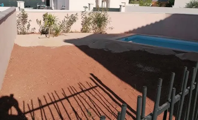 🌿 Pose de gazon synthétique autour de piscine à Hyères – GBS Paysages transforme votre extérieur en havre de détente ! ☀️💦, Hyères, GBS Paysage