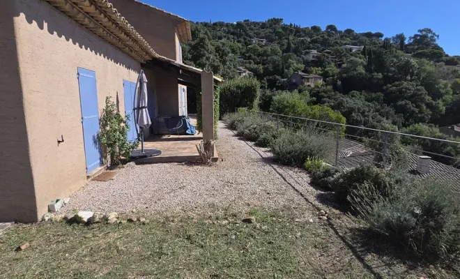 Rabattage dans la commune du Lavandou d'un gros bougainvillier pour laisser place à des travaux de toiture, Hyères, GBS Paysage